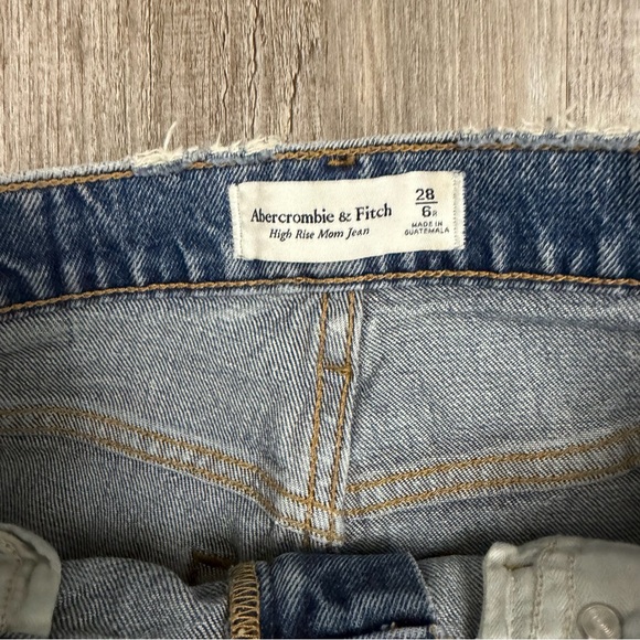 Abercrombie & Fitch High Rise Mom Jeans Distressed-size 28/6R *NEW w/o tags* - Picture 6 of 7